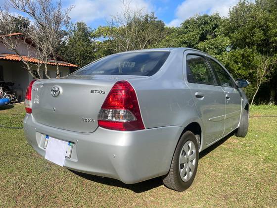 TOYOTA ETIOS 1.5 XS SEDAN 16V FLEX 4P AUTOMÁTICO TOYOTA ETIOS 1.5 XS SEDAN 16V FLEX 4P AUTOMÁTICO
